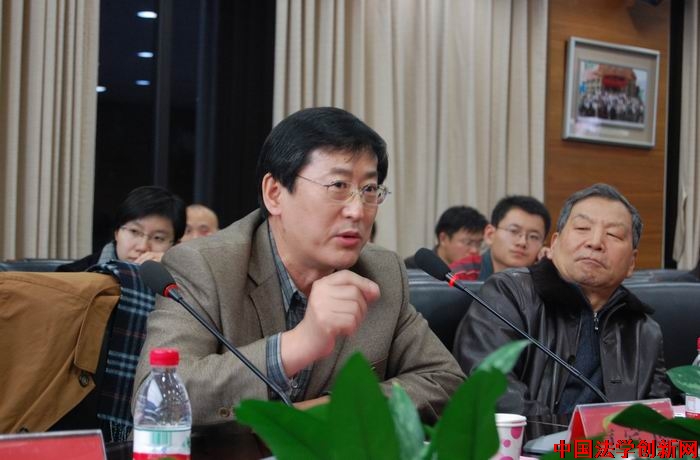 “完善中國(guó)特色社會(huì)主義法律體系研究”系列學(xué)術(shù)報(bào)告會(huì)在人大法學(xué)院?jiǎn)?dòng)