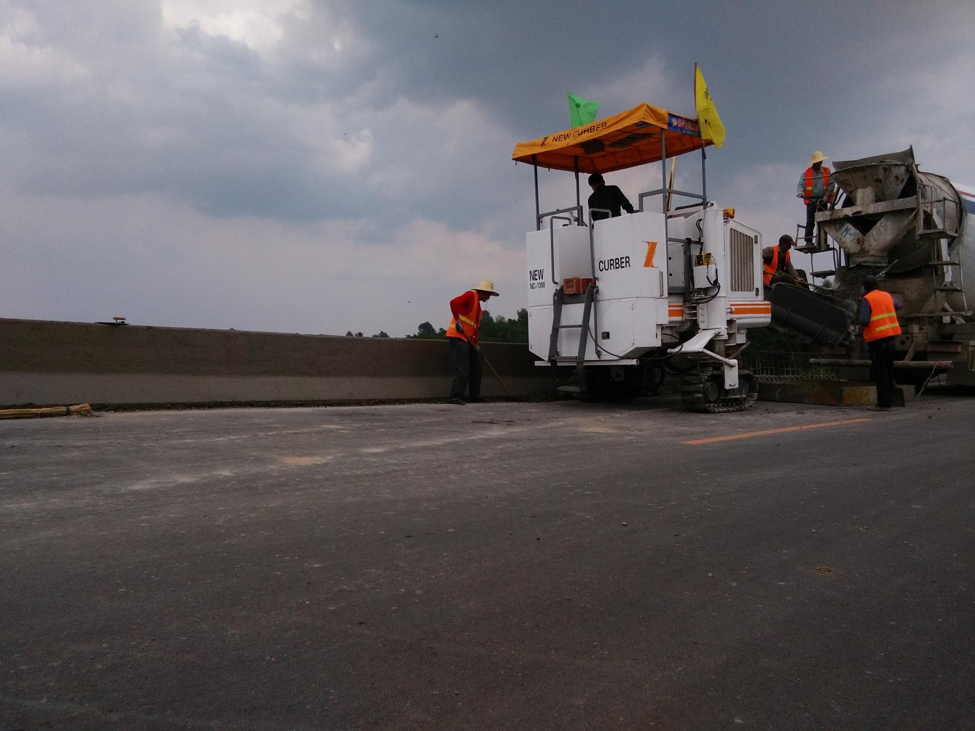 國內(nèi)混凝土滑模攤鋪機(jī)品牌有哪些？哪個廠家實力強(qiáng)？