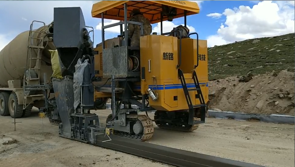 混凝土攤鋪機一天最多能攤鋪多少米？