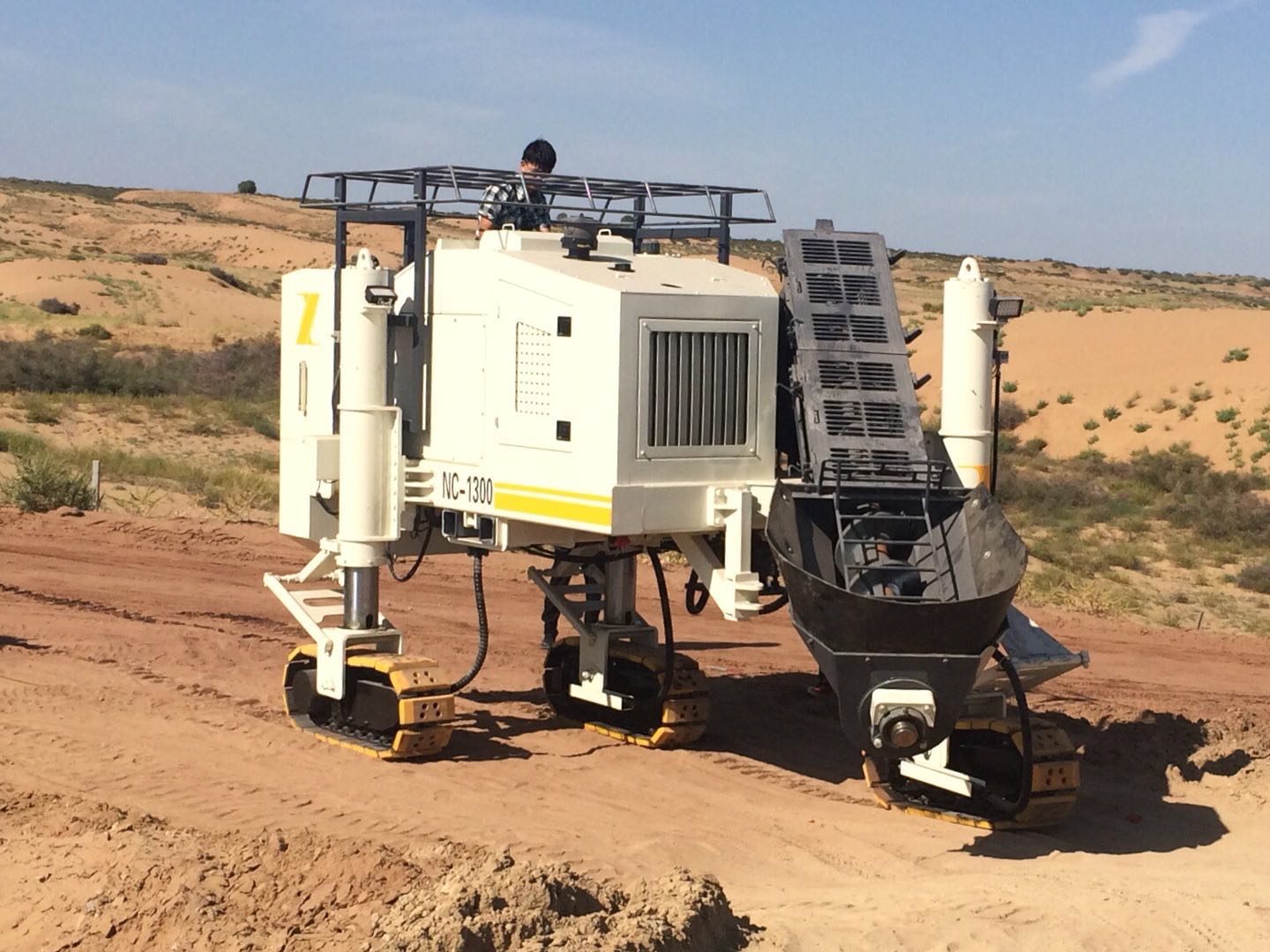 混凝土路緣石滑模機(jī)在滑模施工時(shí)要怎樣操作才能使工程完美？