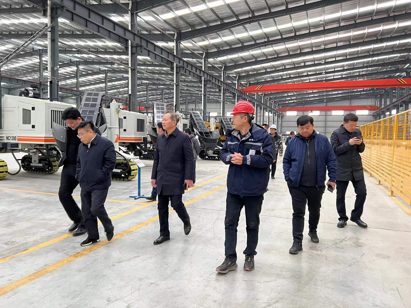 熱烈歡迎徐州市委市政府、淮海國(guó)際港務(wù)區(qū)、柳新鎮(zhèn)一行領(lǐng)導(dǎo)來(lái)我司參觀考察工作